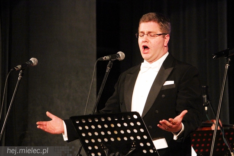 Jaroń gospodarzem operetkowego wieczoru pełnego humoru