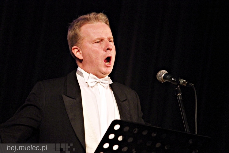 Jaroń gospodarzem operetkowego wieczoru pełnego humoru