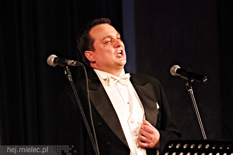 Jaroń gospodarzem operetkowego wieczoru pełnego humoru