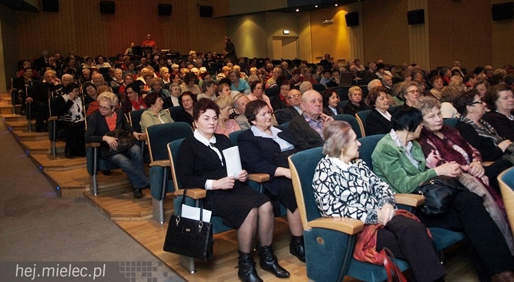 Rady nie od parady z Krystyną Mazurówną. Odwiedziła mielecki UTW