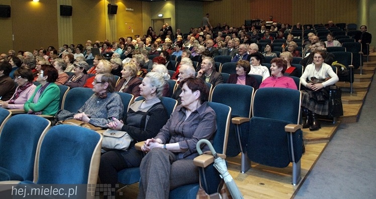 Rady nie od parady z Krystyną Mazurówną. Odwiedziła mielecki UTW
