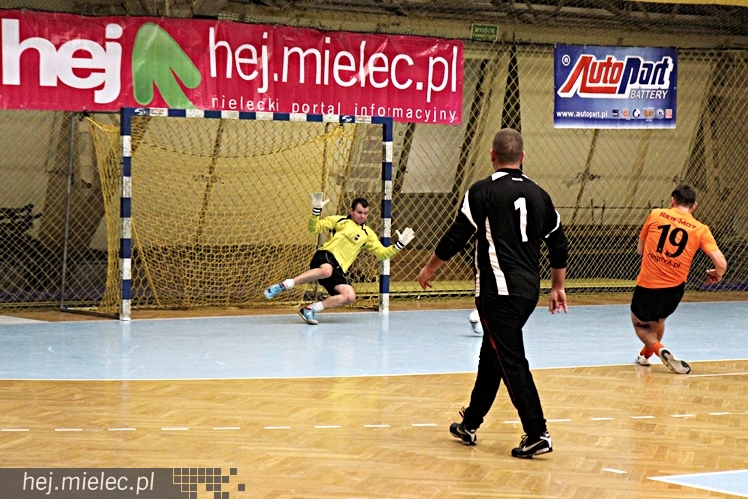 Piłkarski Turniej Halowy - Derby Mielca 2014 - cz. III