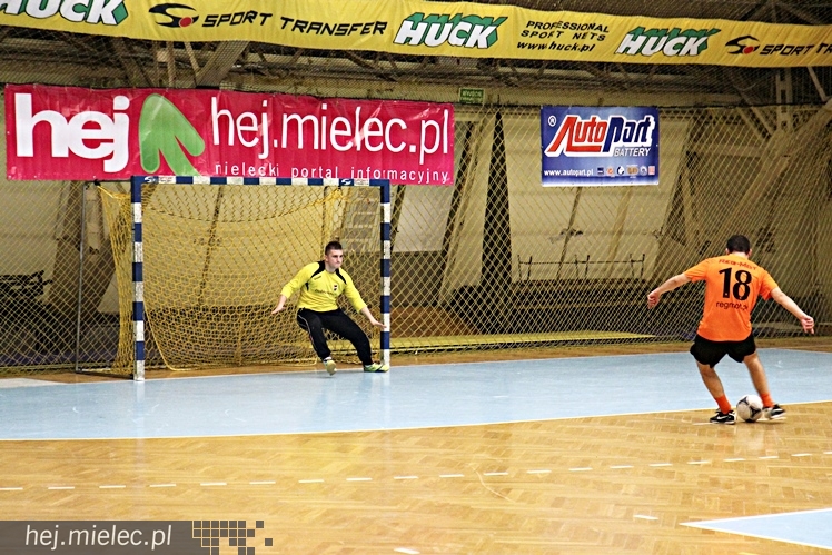 Piłkarski Turniej Halowy - Derby Mielca 2014 - cz. III