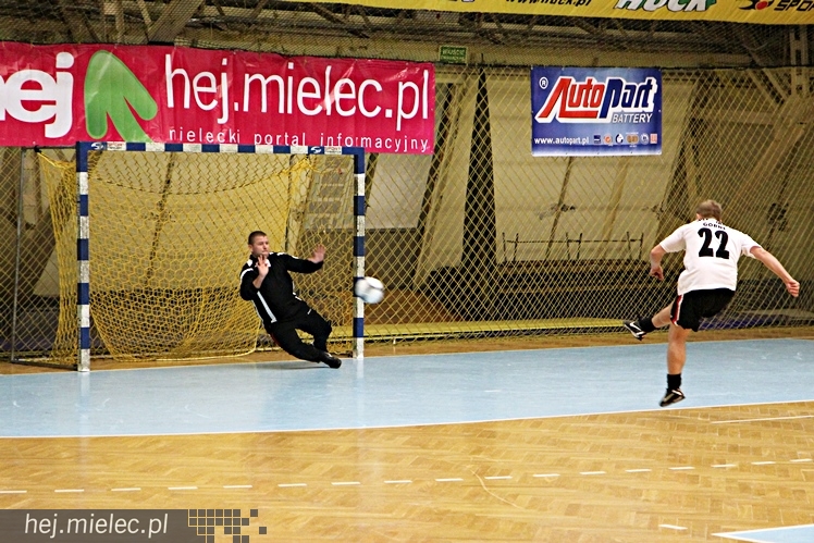Piłkarski Turniej Halowy - Derby Mielca 2014 - cz. III