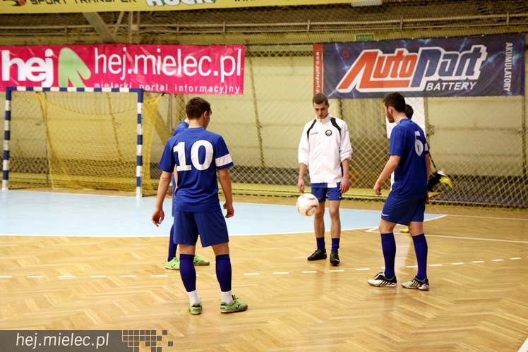 Piłkarski Turniej Halowy - Derby Mielca 2014 - cz. I