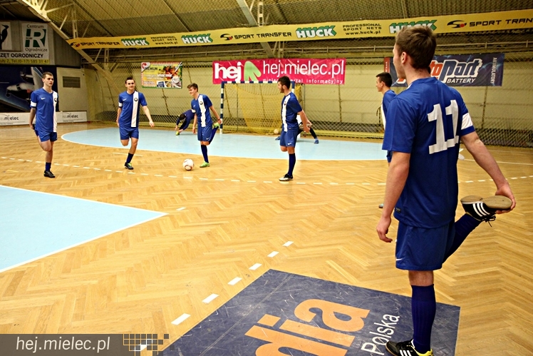 Piłkarski Turniej Halowy - Derby Mielca 2014 - cz. I