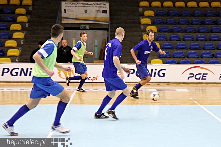 Piłkarski Turniej Halowy - Derby Mielca 2014 - cz. I