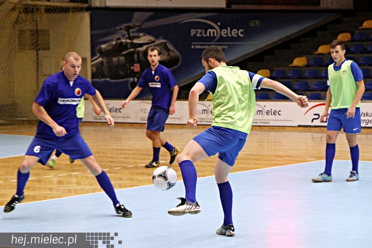 Piłkarski Turniej Halowy - Derby Mielca 2014 - cz. I