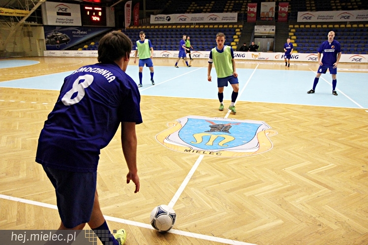 Piłkarski Turniej Halowy - Derby Mielca 2014 - cz. I