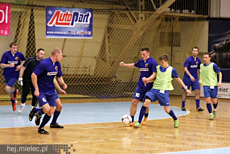 Piłkarski Turniej Halowy - Derby Mielca 2014 - cz. I