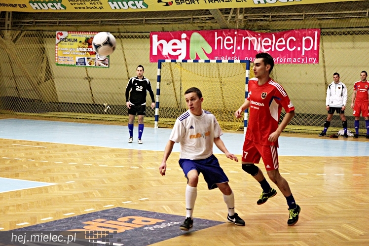 Piłkarski Turniej Halowy - Derby Mielca 2014 - cz. I