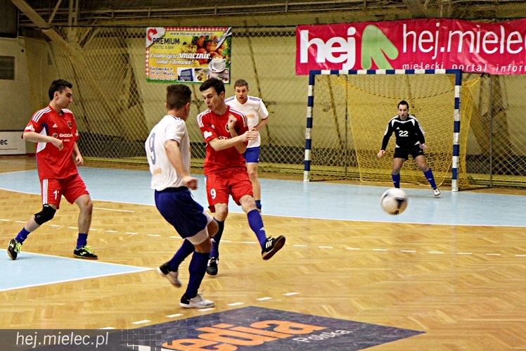 Piłkarski Turniej Halowy - Derby Mielca 2014 - cz. I