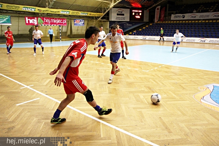 Piłkarski Turniej Halowy - Derby Mielca 2014 - cz. I