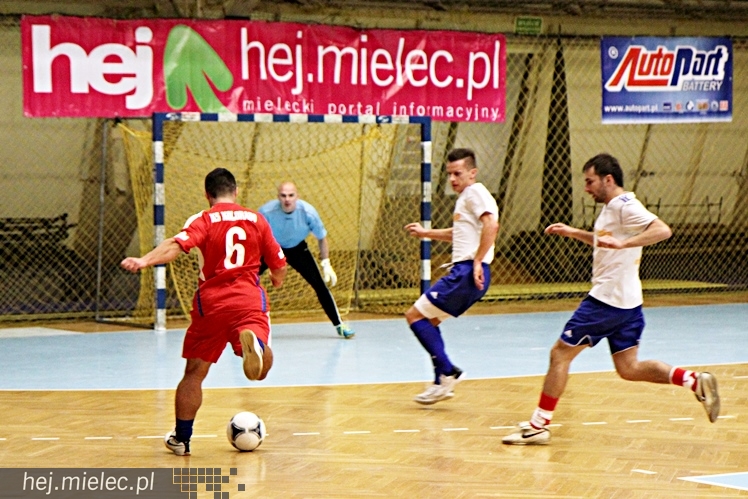 Piłkarski Turniej Halowy - Derby Mielca 2014 - cz. I