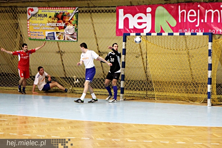 Piłkarski Turniej Halowy - Derby Mielca 2014 - cz. I