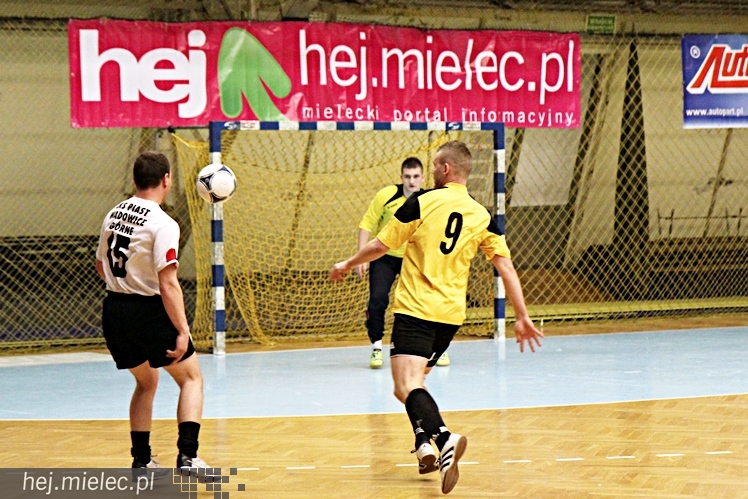 Piłkarski Turniej Halowy - Derby Mielca 2014 - cz. I