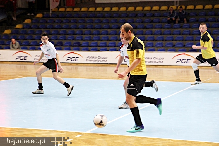 Piłkarski Turniej Halowy - Derby Mielca 2014 - cz. I