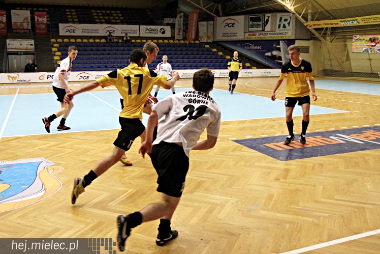 Piłkarski Turniej Halowy - Derby Mielca 2014 - cz. I