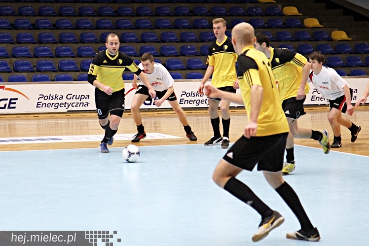 Piłkarski Turniej Halowy - Derby Mielca 2014 - cz. I