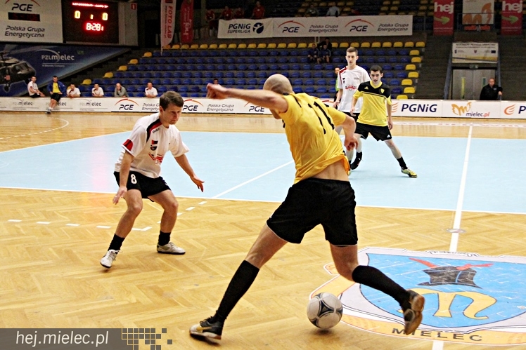 Piłkarski Turniej Halowy - Derby Mielca 2014 - cz. I