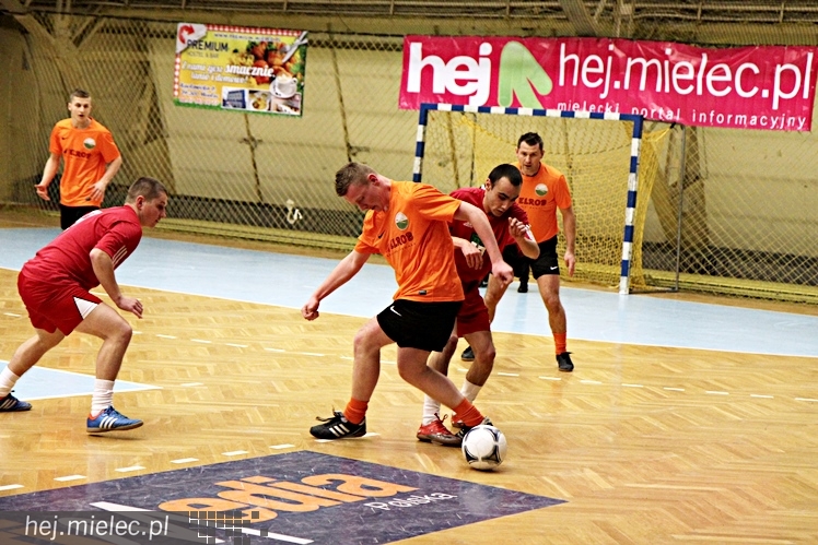 Piłkarski Turniej Halowy - Derby Mielca 2014 - cz. I