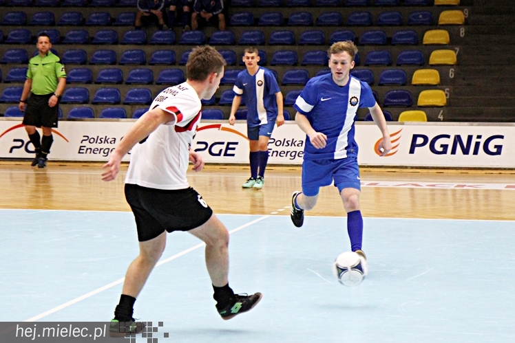Piłkarski Turniej Halowy - Derby Mielca 2014 - cz. I