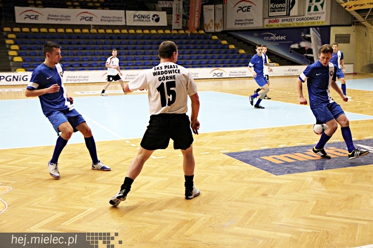 Piłkarski Turniej Halowy - Derby Mielca 2014 - cz. I