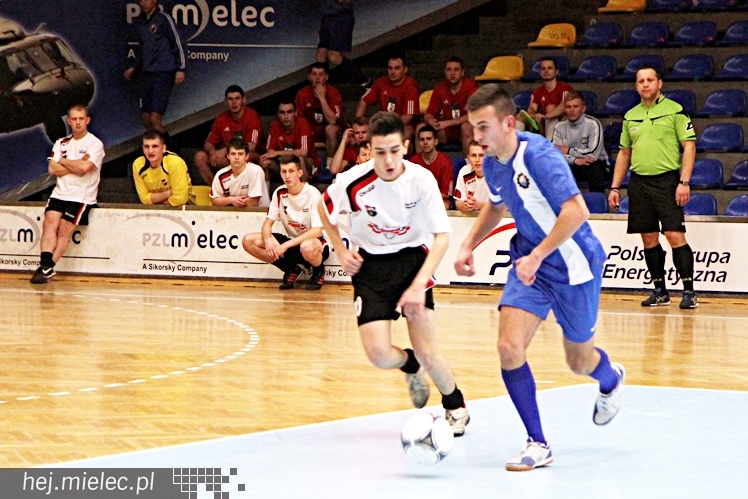 Piłkarski Turniej Halowy - Derby Mielca 2014 - cz. I
