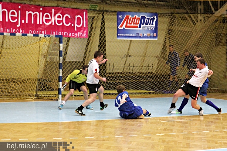 Piłkarski Turniej Halowy - Derby Mielca 2014 - cz. I