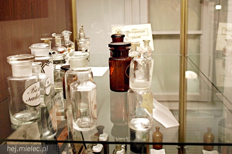 Historia farmacji w pigułce już dostępna u Oborskich