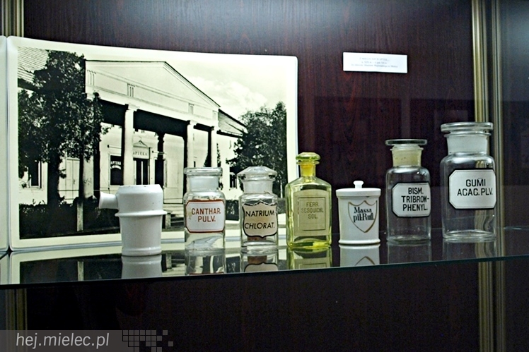 Historia farmacji w pigułce już dostępna u Oborskich