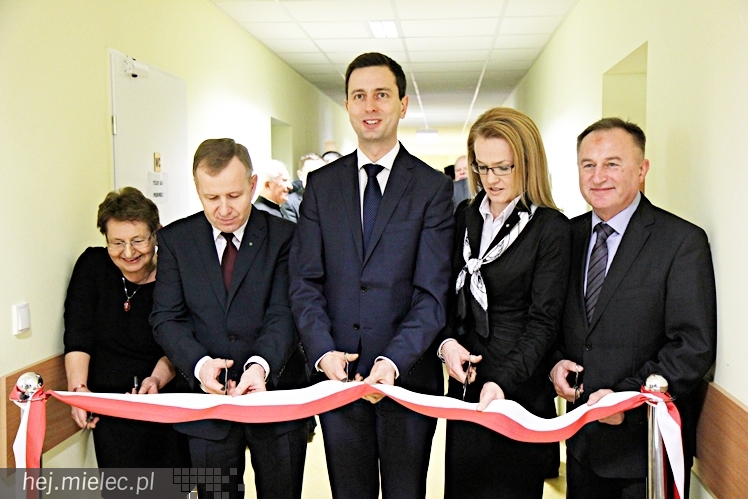 Uroczyste otwarcie nowej siedziby PCPR: przyjechał minister i wicewojewoda