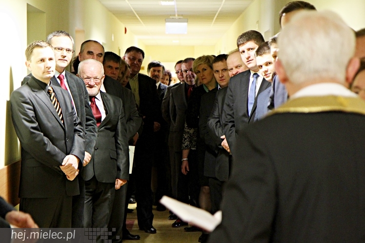 Uroczyste otwarcie nowej siedziby PCPR: przyjechał minister i wicewojewoda