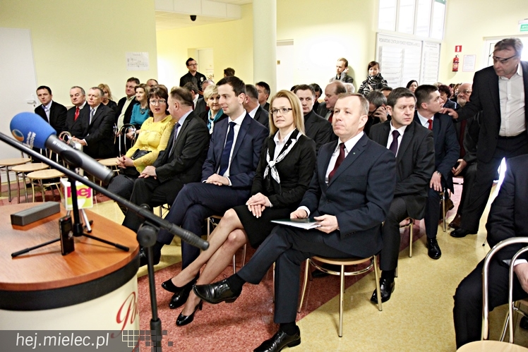 Uroczyste otwarcie nowej siedziby PCPR: przyjechał minister i wicewojewoda