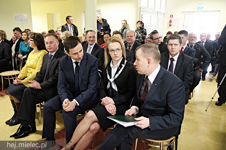 Uroczyste otwarcie nowej siedziby PCPR: przyjechał minister i wicewojewoda