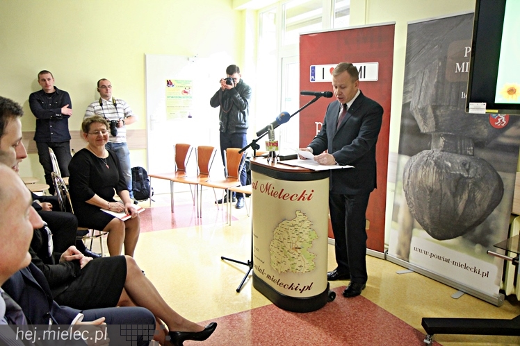 Uroczyste otwarcie nowej siedziby PCPR: przyjechał minister i wicewojewoda