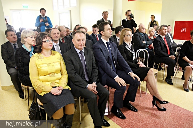 Uroczyste otwarcie nowej siedziby PCPR: przyjechał minister i wicewojewoda