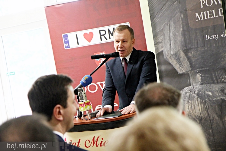 Uroczyste otwarcie nowej siedziby PCPR: przyjechał minister i wicewojewoda