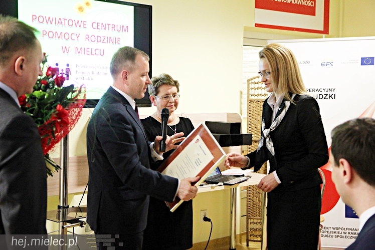Uroczyste otwarcie nowej siedziby PCPR: przyjechał minister i wicewojewoda