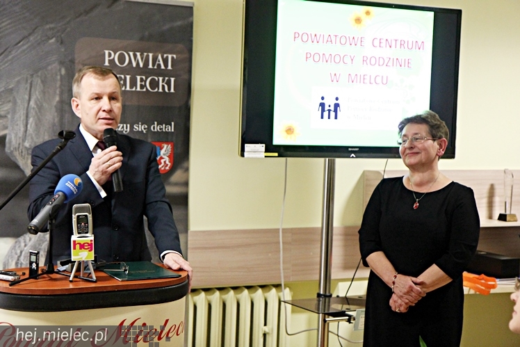Uroczyste otwarcie nowej siedziby PCPR: przyjechał minister i wicewojewoda