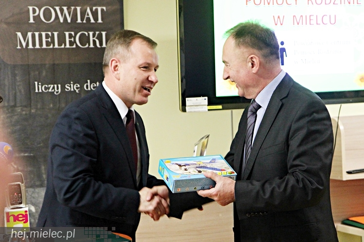 Uroczyste otwarcie nowej siedziby PCPR: przyjechał minister i wicewojewoda