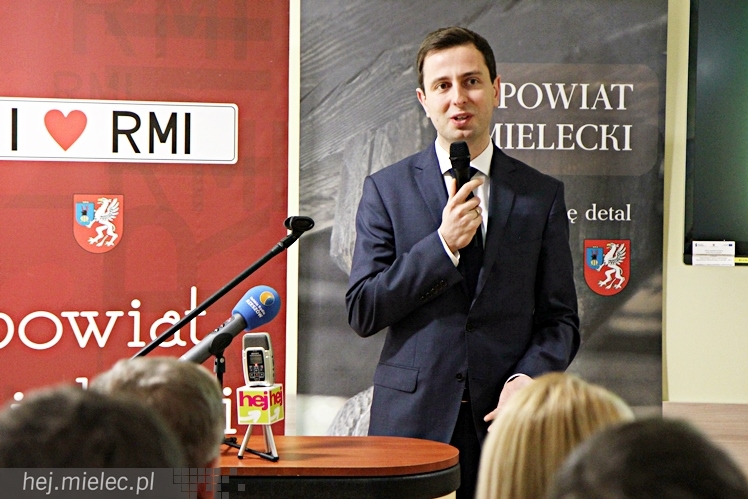 Uroczyste otwarcie nowej siedziby PCPR: przyjechał minister i wicewojewoda