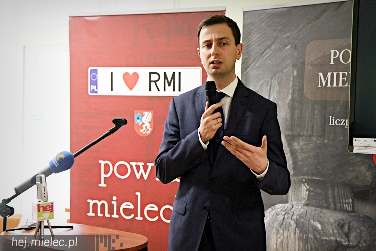 Uroczyste otwarcie nowej siedziby PCPR: przyjechał minister i wicewojewoda