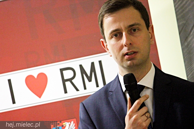 Uroczyste otwarcie nowej siedziby PCPR: przyjechał minister i wicewojewoda