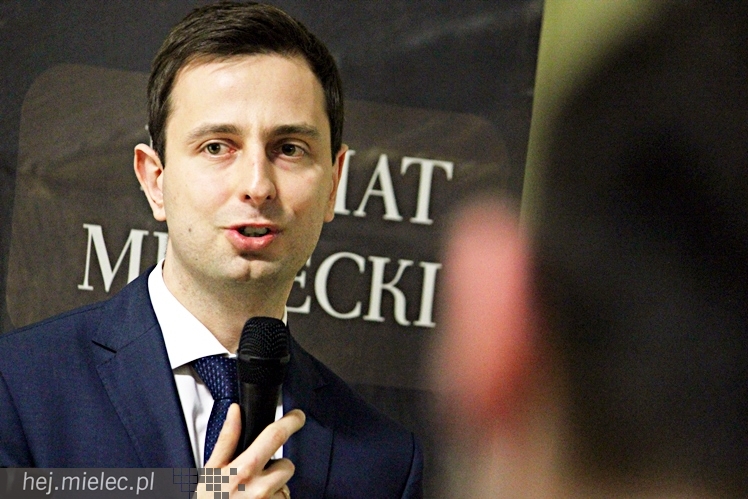 Uroczyste otwarcie nowej siedziby PCPR: przyjechał minister i wicewojewoda