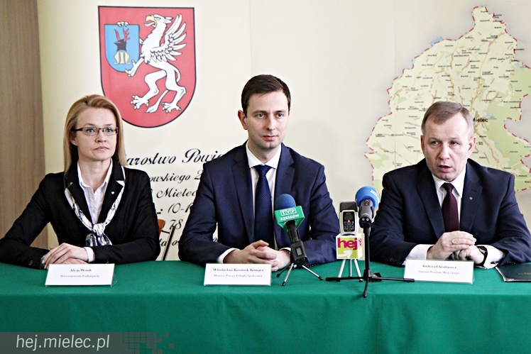 Uroczyste otwarcie nowej siedziby PCPR: przyjechał minister i wicewojewoda