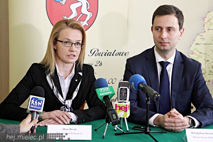 Uroczyste otwarcie nowej siedziby PCPR: przyjechał minister i wicewojewoda
