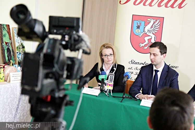 Uroczyste otwarcie nowej siedziby PCPR: przyjechał minister i wicewojewoda