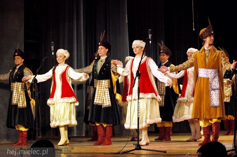 Koncert Karnawałowy Zespołu Pieśni i Tańca Rzeszowiacy. Polonez, mazur, tańce góralskie