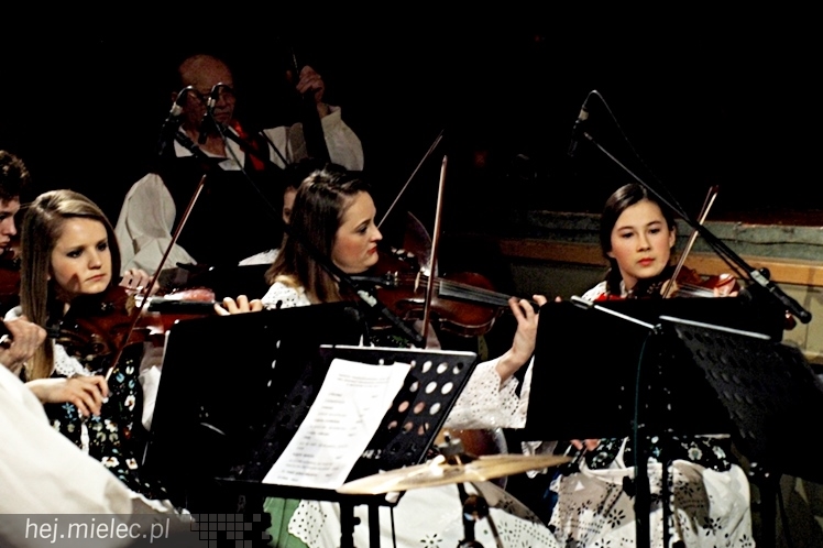 Koncert Karnawałowy Zespołu Pieśni i Tańca Rzeszowiacy. Polonez, mazur, tańce góralskie